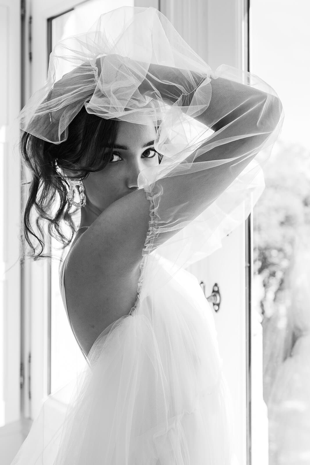 Effortless modern waves for a Provence wedding